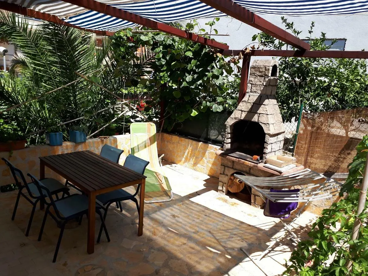 Apartments Luki تروغير كرواتيا