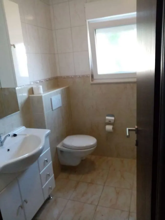Apartments Luki تروغير